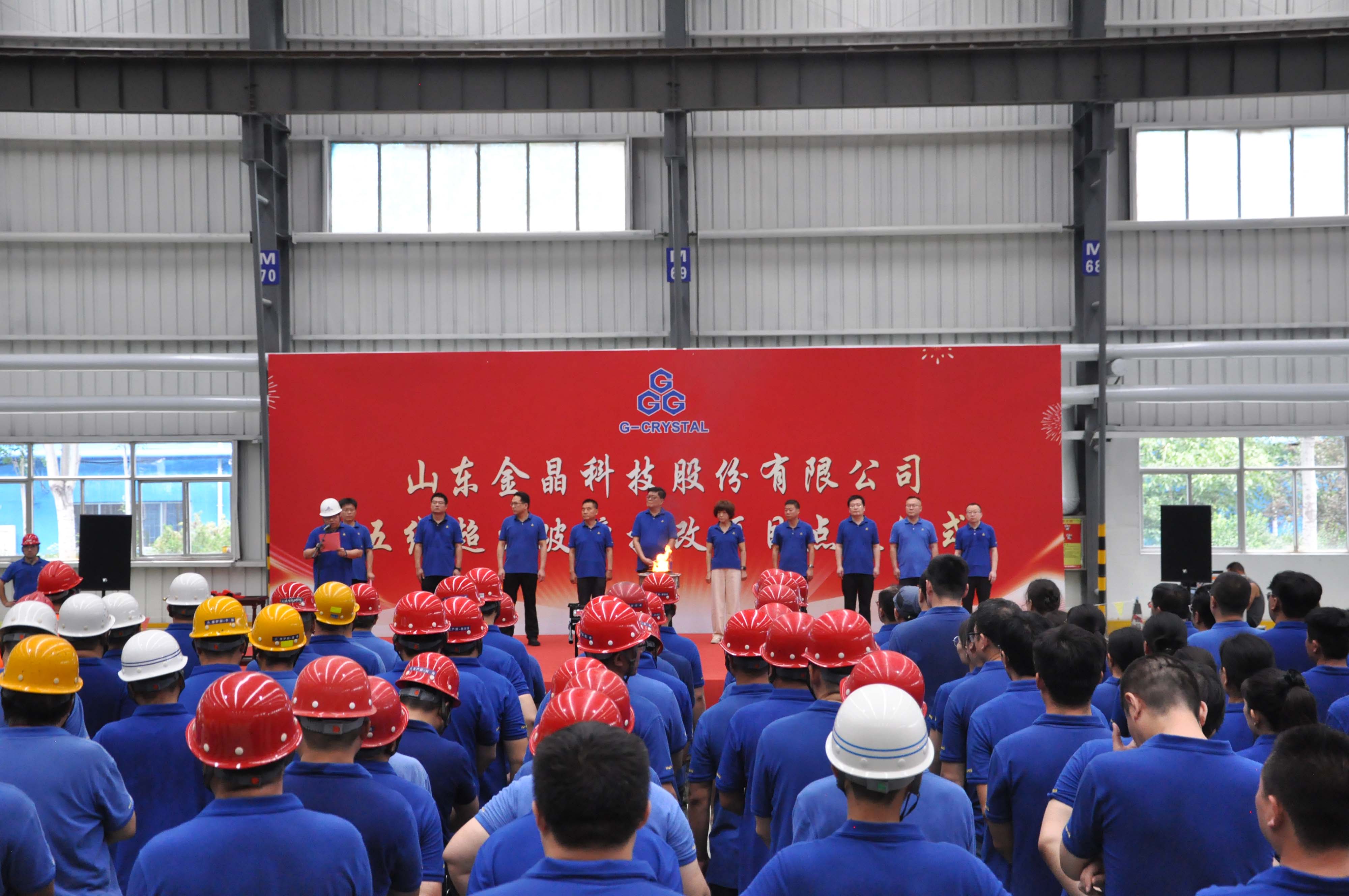 今年会科技5线超白玻璃生产线冷修技改点火