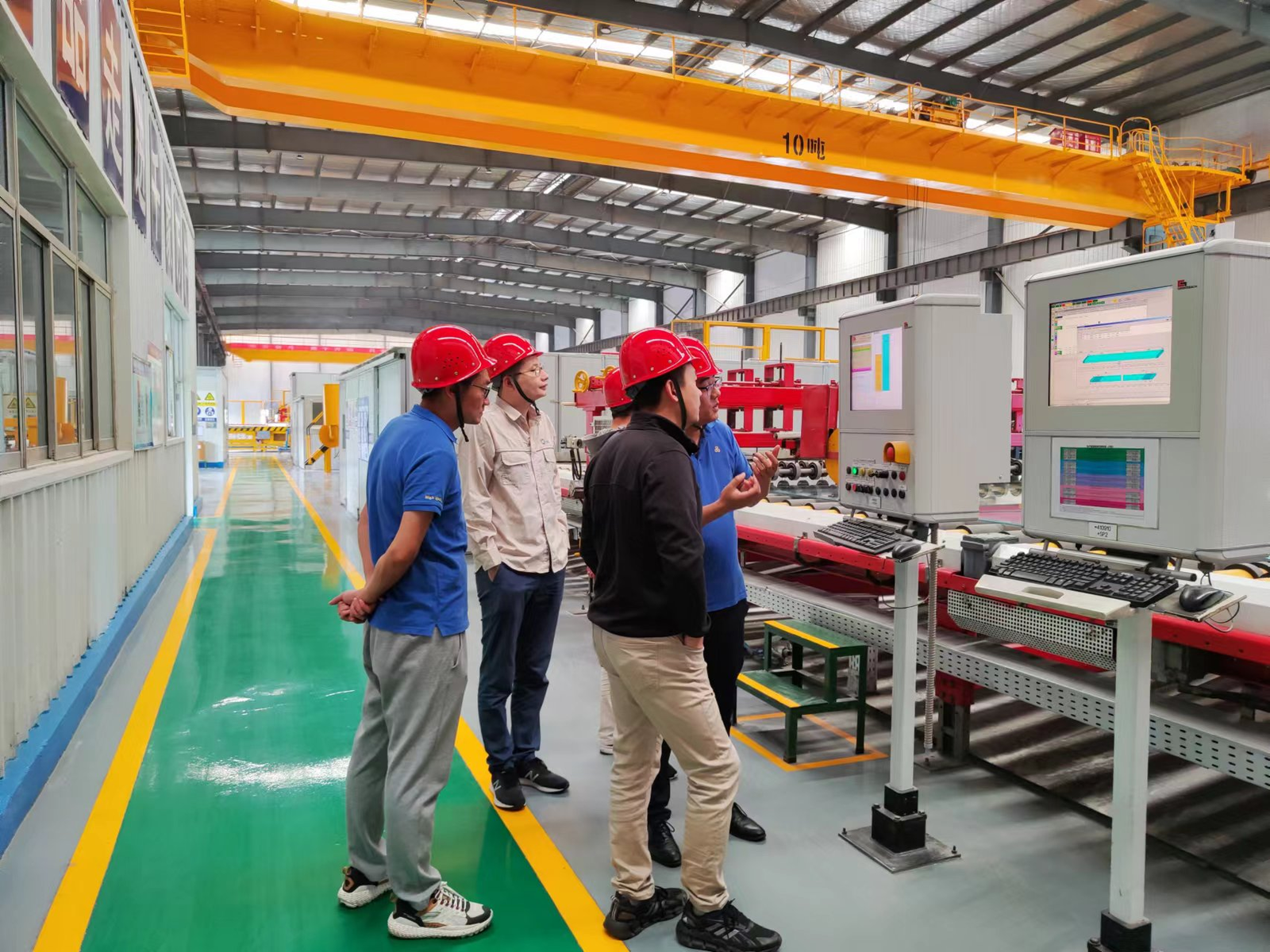 协鑫光电董事长范斌一行来今年会交流